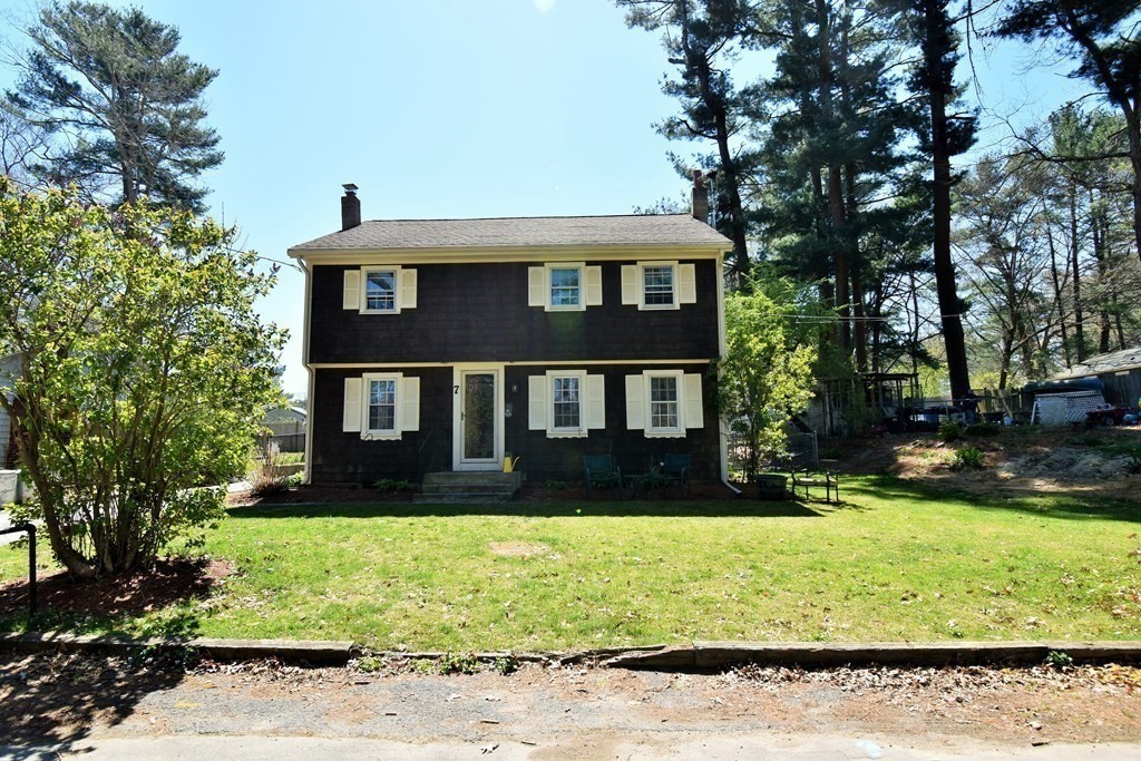 7 Hickory Road Halifax, MA 02338 - Photo 3 of 33 Gallery Image 3