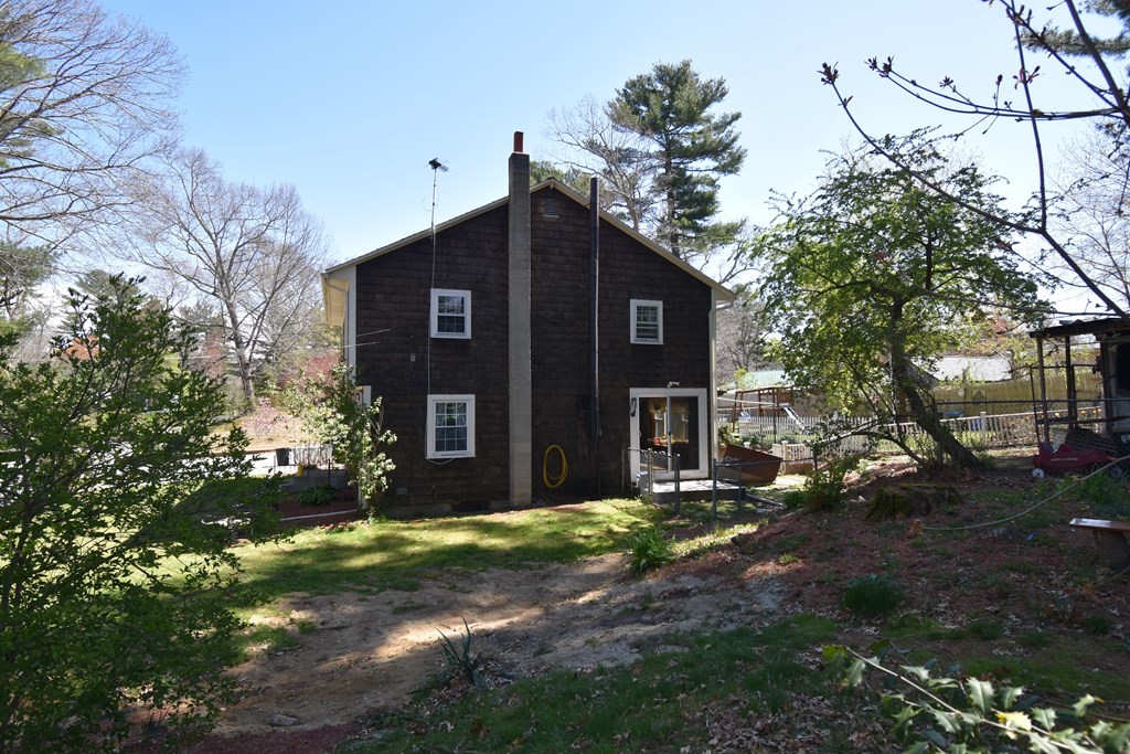 7 Hickory Road Halifax, MA 02338 - Photo 4 of 33 Gallery Image 4