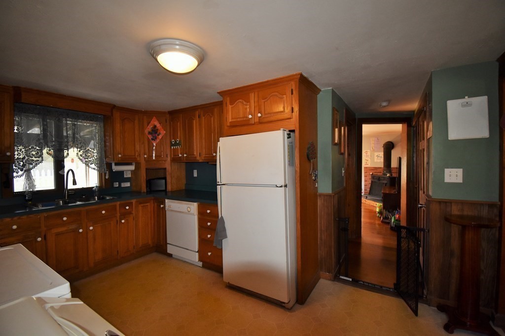 7 Hickory Road Halifax, MA 02338 - Photo 6 of 33 Gallery Image 6