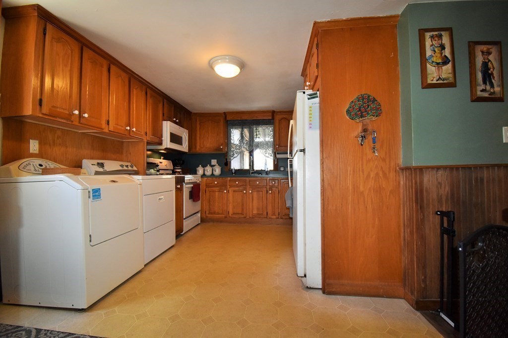 7 Hickory Road Halifax, MA 02338 - Photo 7 of 33 Gallery Image 7