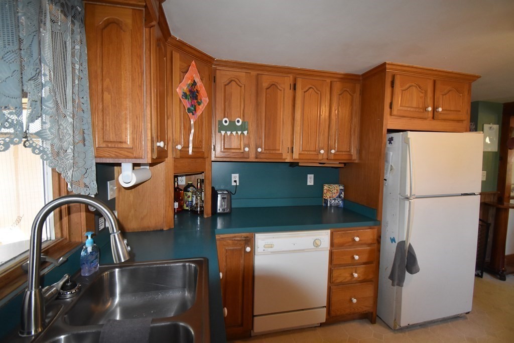 7 Hickory Road Halifax, MA 02338 - Photo 9 of 33 Gallery Image 9