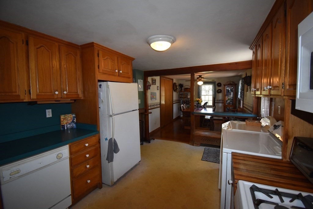 7 Hickory Road Halifax, MA 02338 - Photo 10 of 33 Gallery Image 10