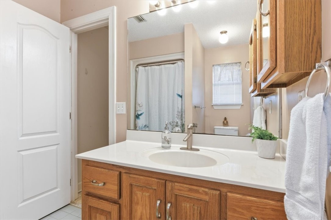 2127 Charing Cross, Unit CROSS Brunswick, GA 31525 - Photo 39 of 54 Guest Bathroom 2