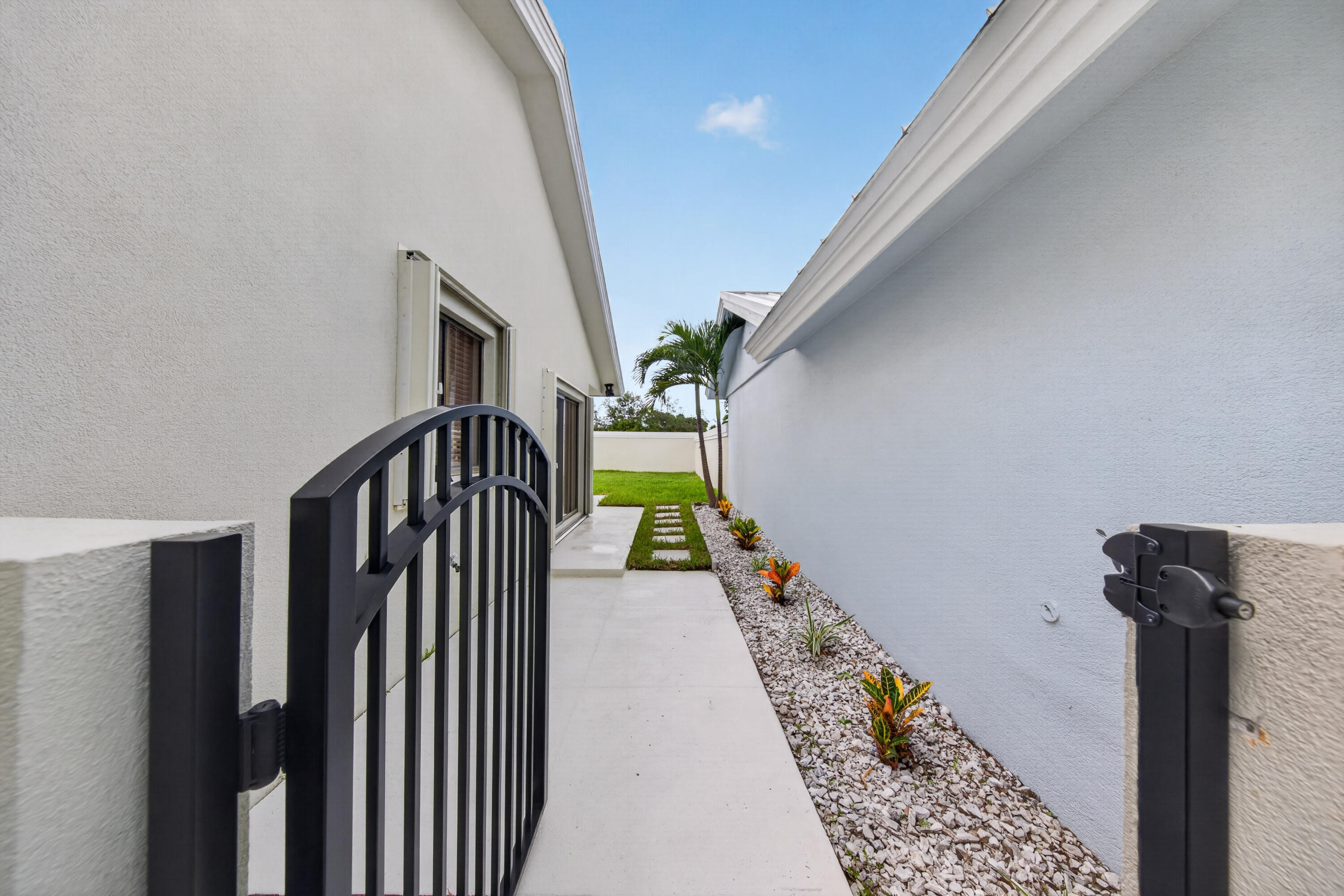 406 River Edge Road Jupiter, FL 33477 - Photo 5 of 68 sachs-15