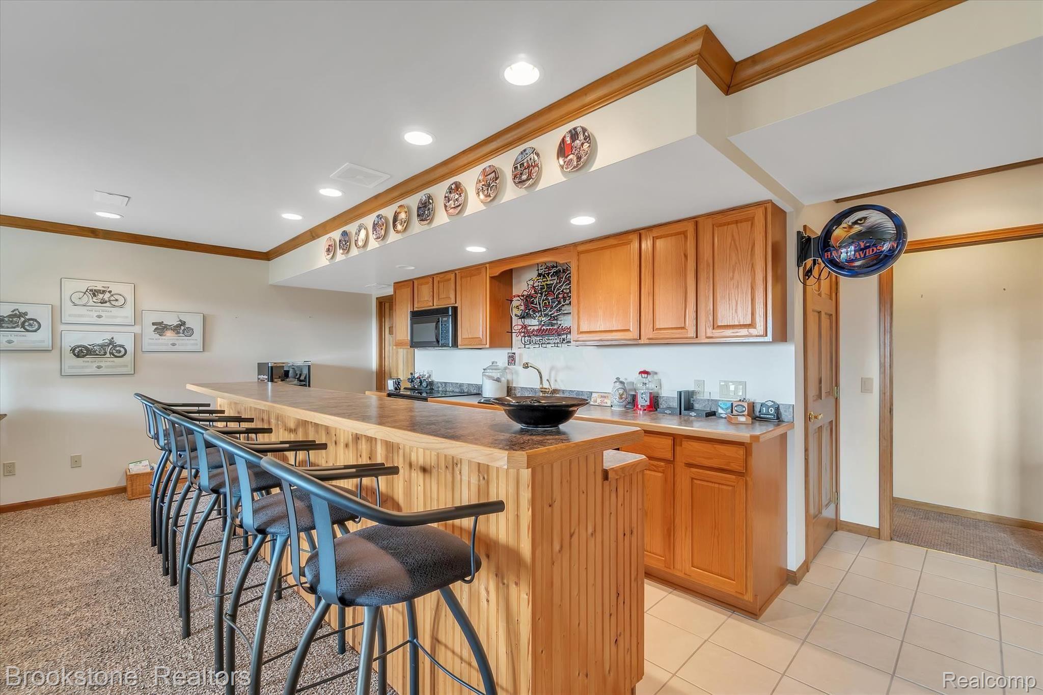 7474 Bennett Lake Road Fenton, MI 48430 - Photo 25 of 40 Great hang out room or in-law suite!