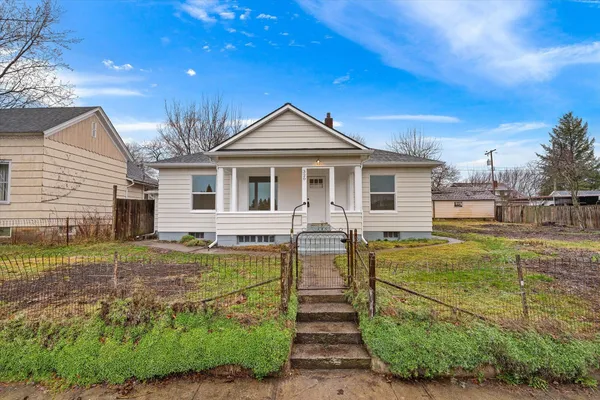 $269,900 | 320 South Crosby Street, Tekoa, WA 99033