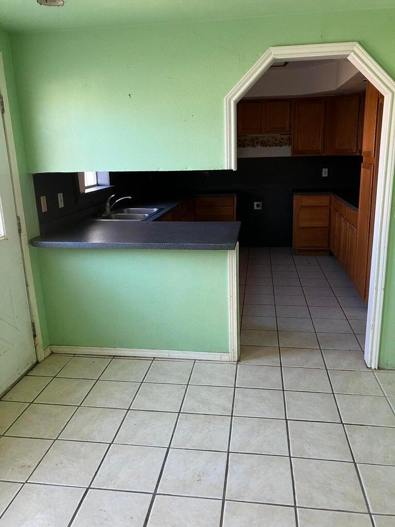 305 Southeast 8th Plainview, TX 79072 - Photo 15 of 63 15