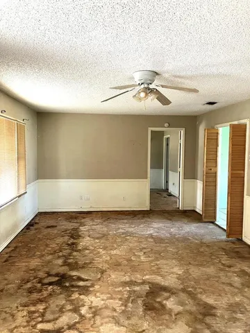 $68,500 | 305 Southeast 8th, Plainview, TX 79072