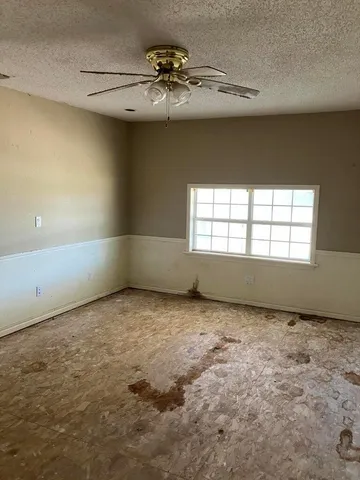 $68,500 | 305 Southeast 8th, Plainview, TX 79072