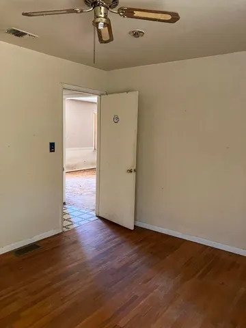 $68,500 | 305 Southeast 8th, Plainview, TX 79072