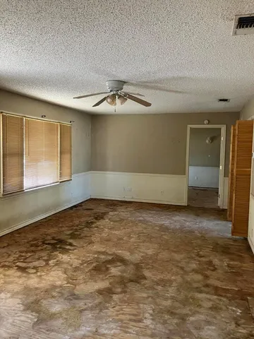 $68,500 | 305 Southeast 8th, Plainview, TX 79072