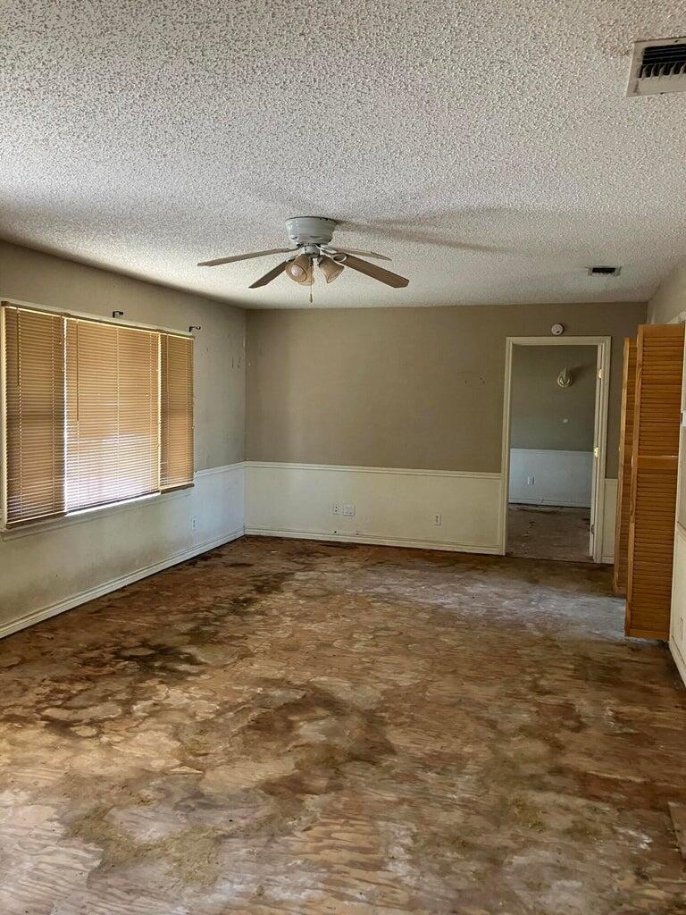 305 Southeast 8th Plainview, TX 79072 - Photo 25 of 63 25