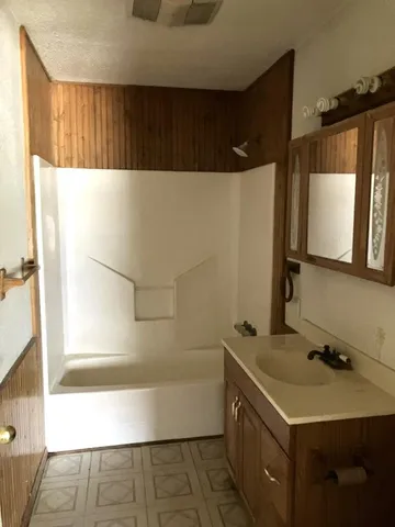 $68,500 | 305 Southeast 8th, Plainview, TX 79072