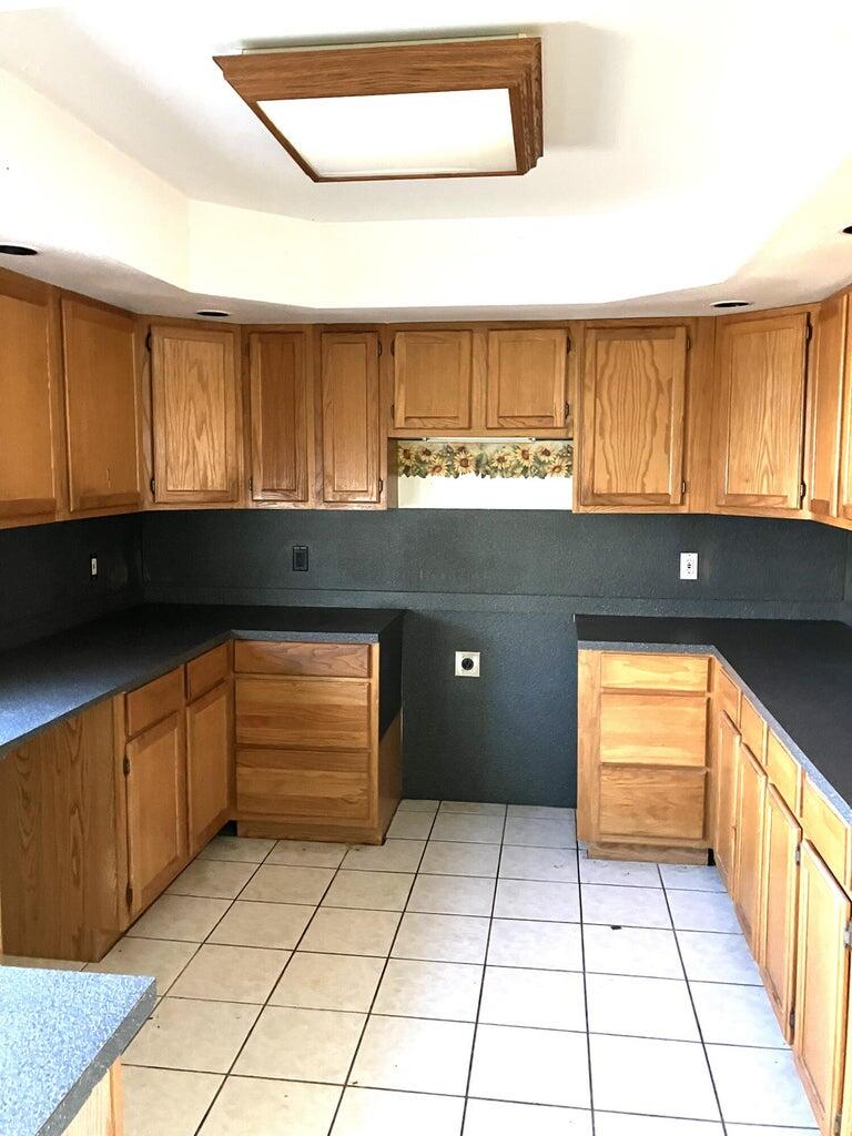 305 Southeast 8th Plainview, TX 79072 - Photo 4 of 63 4