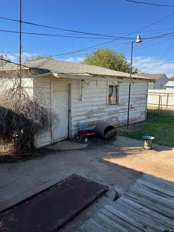 $68,500 | 305 Southeast 8th, Plainview, TX 79072