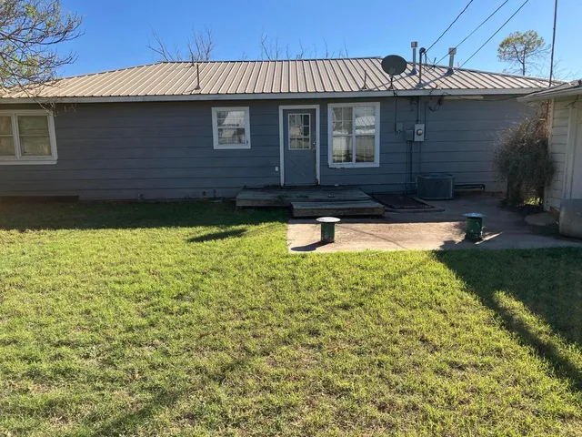 $68,500 | 305 Southeast 8th, Plainview, TX 79072