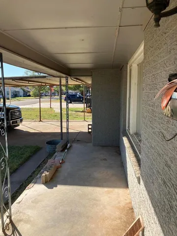 $68,500 | 305 Southeast 8th, Plainview, TX 79072