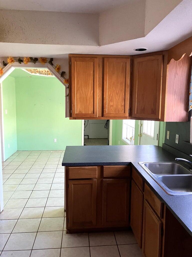 305 Southeast 8th Plainview, TX 79072 - Photo 8 of 63 8