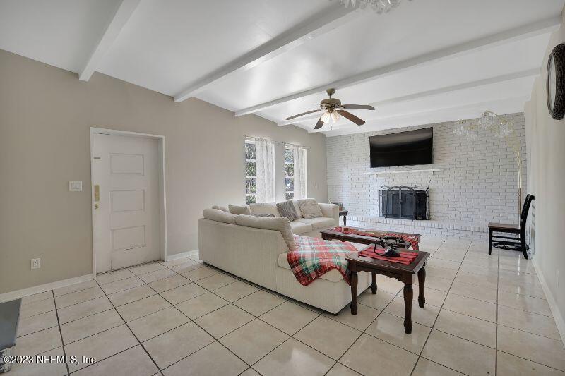 3333 Claremont Road Jacksonville, FL 32207 - Photo 11 of 20 Large Family Room