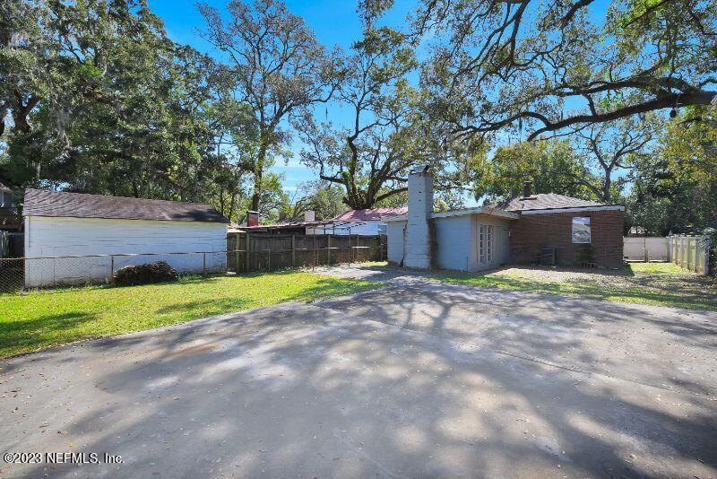 3333 Claremont Road Jacksonville, FL 32207 - Photo 19 of 20 Large Yard