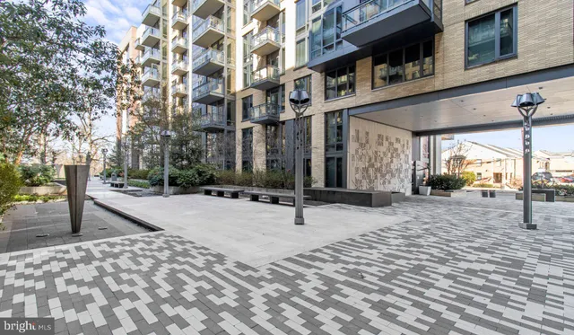 $3,849 | 8300 Wisconsin Avenue, Unit 2B1704, Bethesda, MD 20814