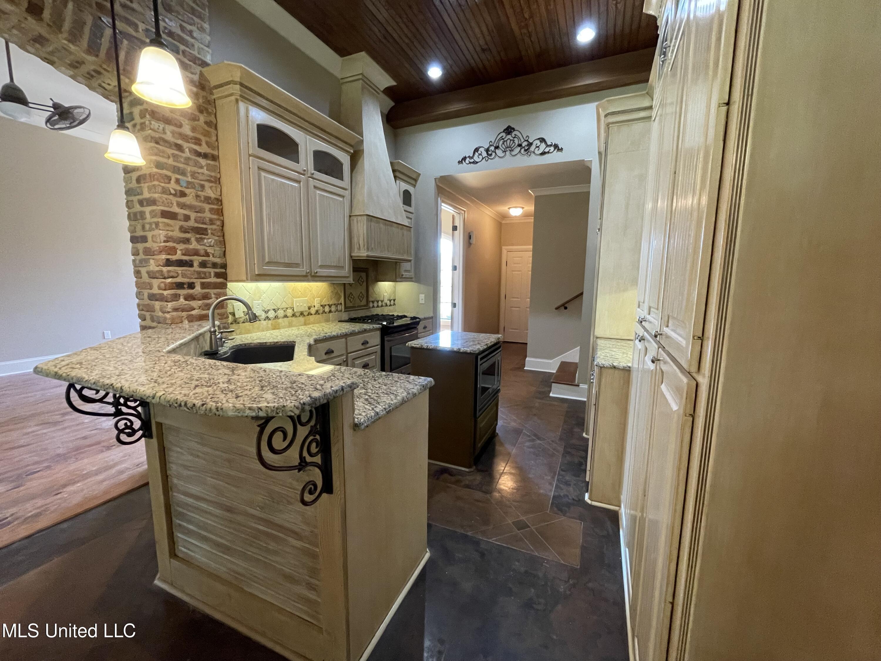 143 Huntington View Brandon, MS 39047 - Photo 17 of 56 fKitchen2