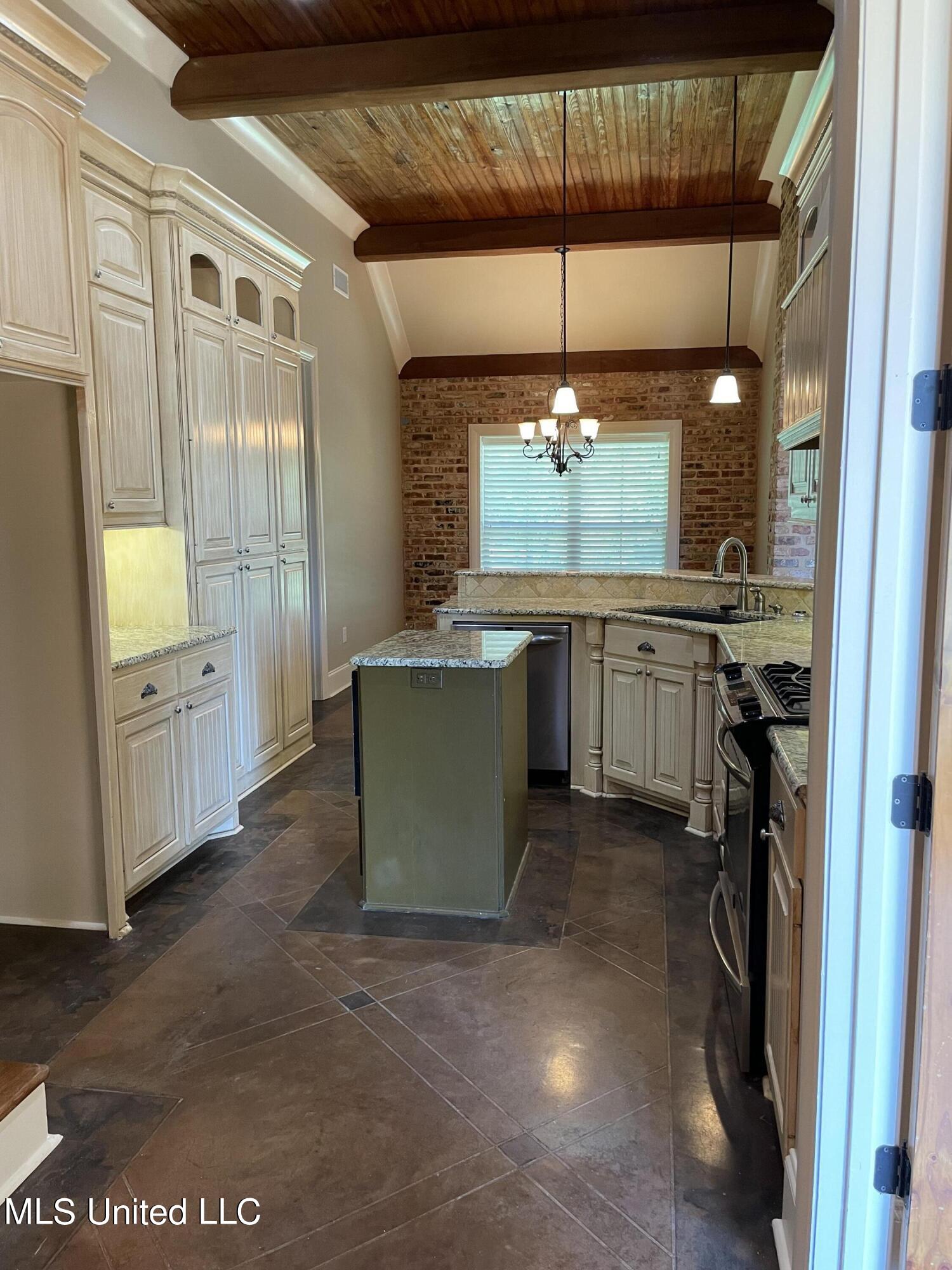 143 Huntington View Brandon, MS 39047 - Photo 19 of 56 fKitchen4