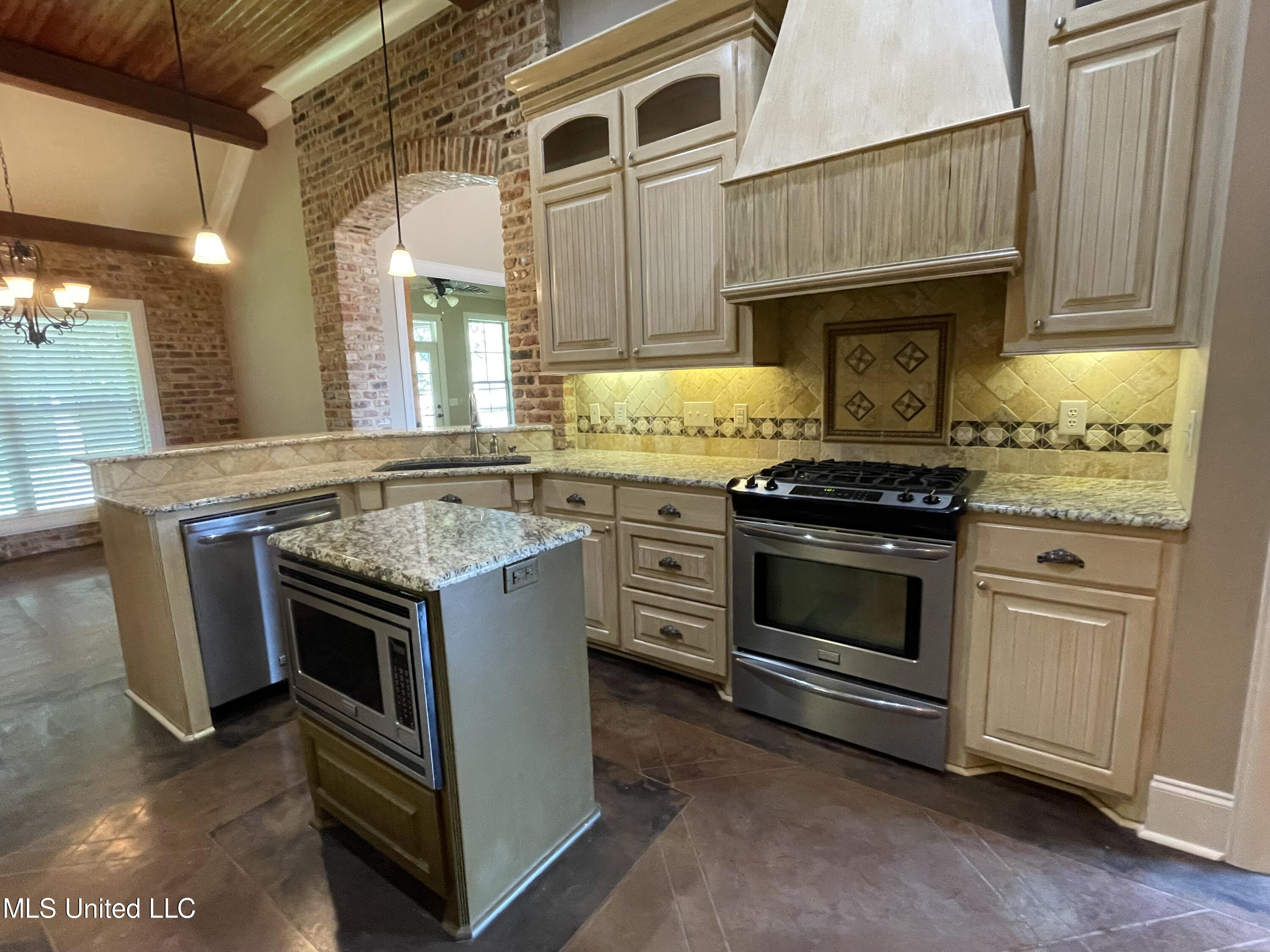 143 Huntington View Brandon, MS 39047 - Photo 21 of 56 fKitchen6