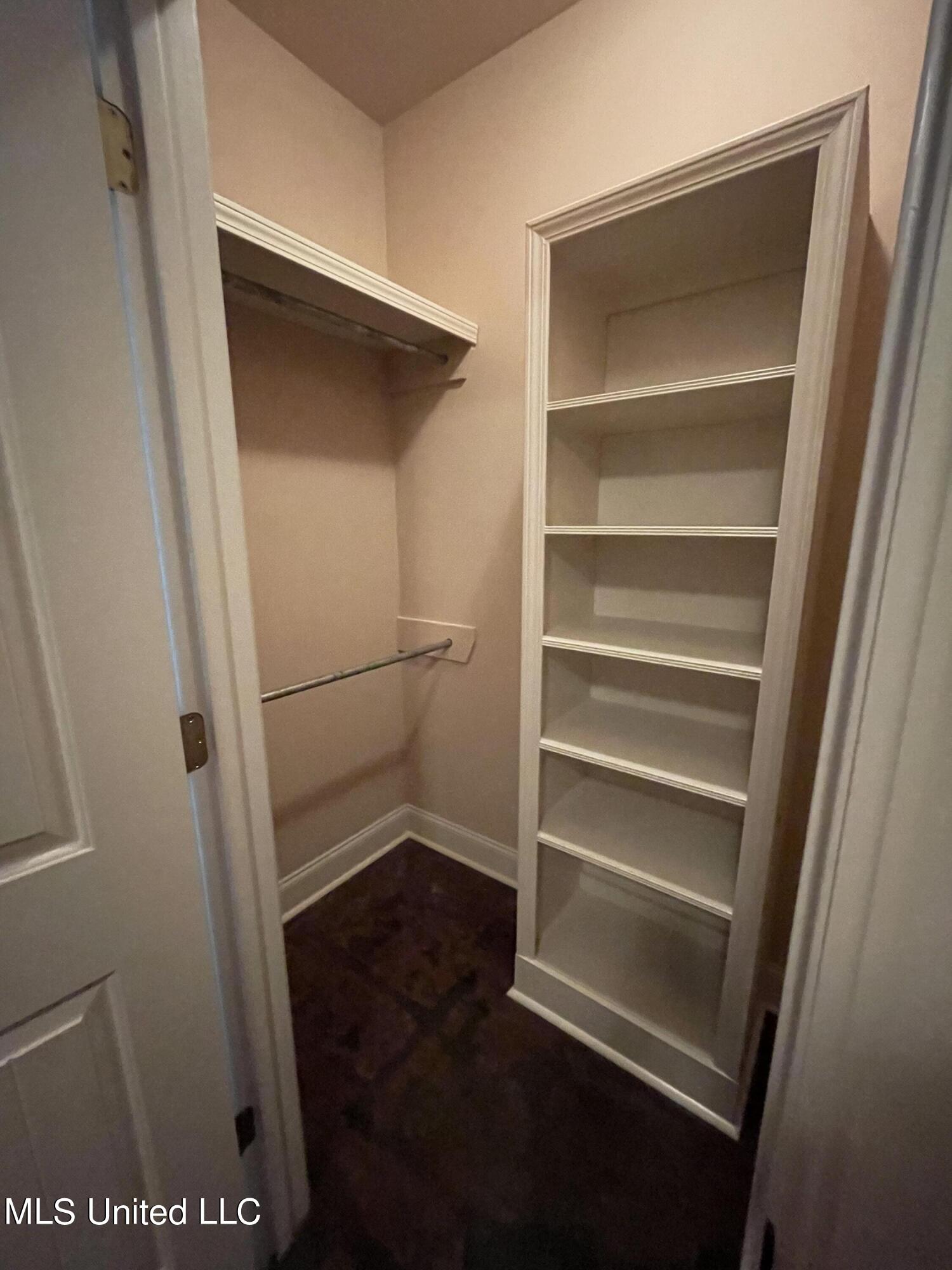 143 Huntington View Brandon, MS 39047 - Photo 37 of 56 hBedroom2Closet