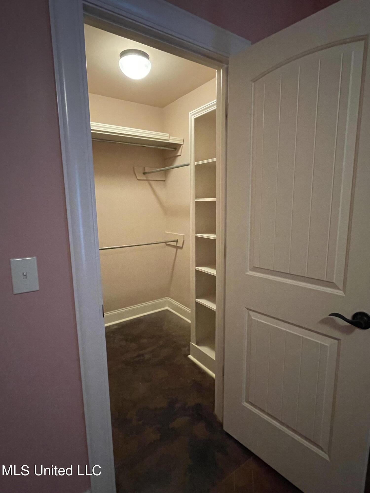 143 Huntington View Brandon, MS 39047 - Photo 39 of 56 hBedroom3Closet