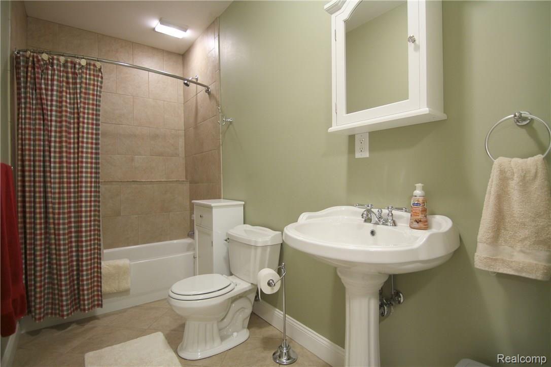 5690 General Squier Road Dryden, MI 48428 - Photo 12 of 40 jGeneral Squire Rd Basement Full Bath.jpg