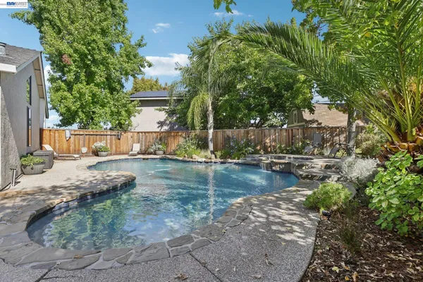 $1,250,000 | 300 Lodgepole Court, Martinez, CA 94553