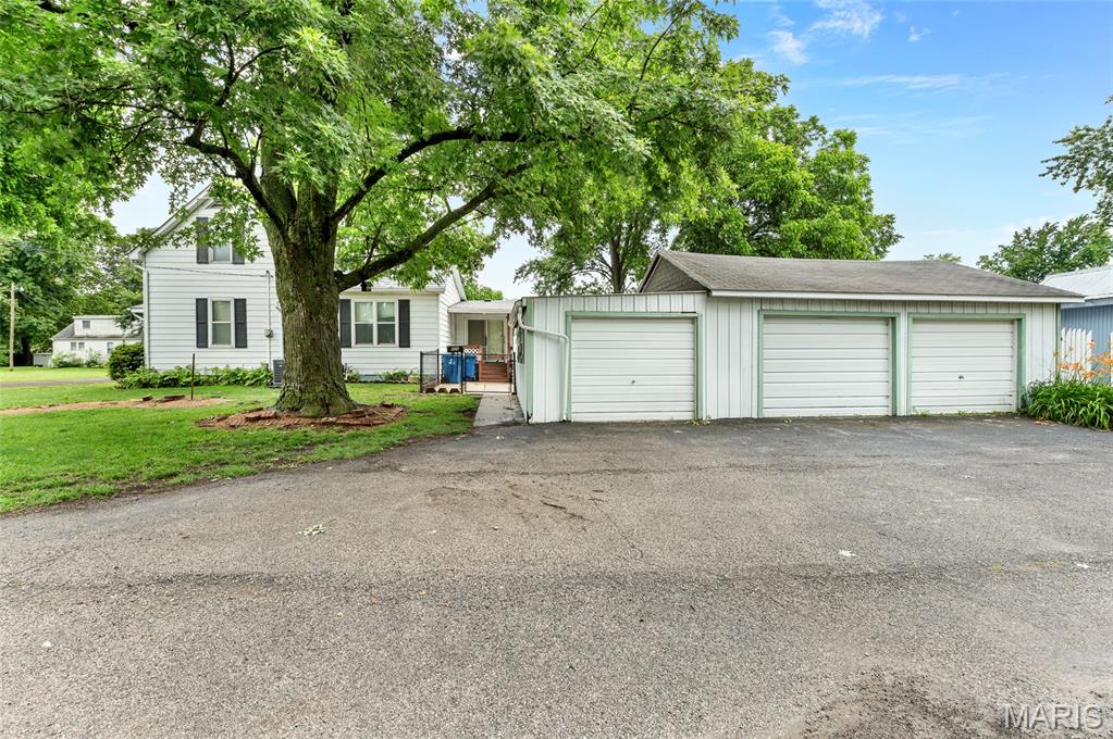 426 North Nebraska Street Marine, IL 62061 - Photo 2 of 26
