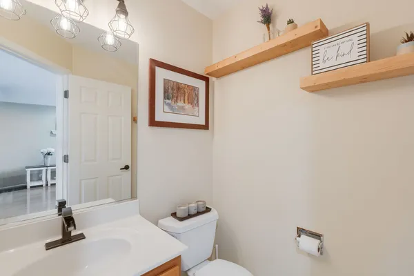 $299,000 | 274 Jasmine Circle, Lindenhurst, IL 60046