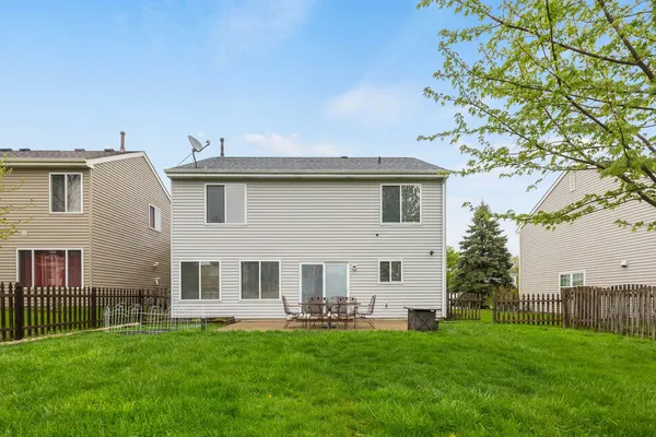 $299,000 | 274 Jasmine Circle, Lindenhurst, IL 60046