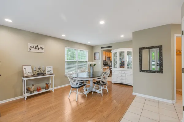 $299,000 | 274 Jasmine Circle, Lindenhurst, IL 60046