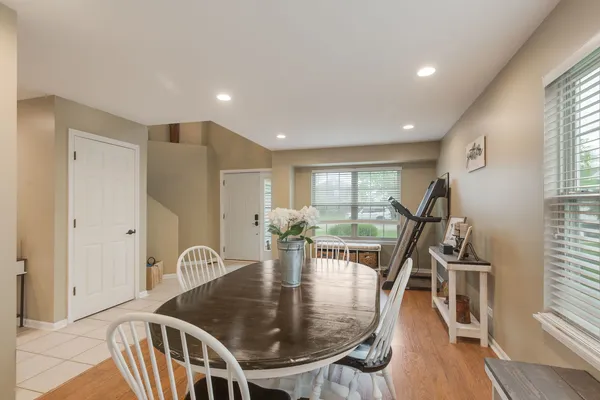 $299,000 | 274 Jasmine Circle, Lindenhurst, IL 60046