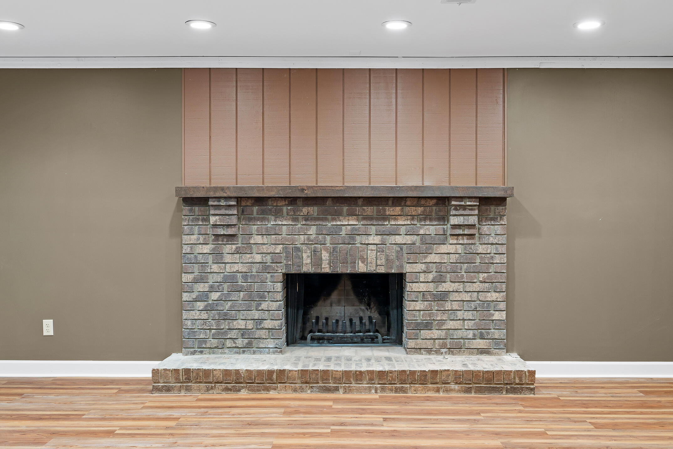 2040 Rock Bluff Road Hixson, TN 37343 - Photo 28 of 33 Basement fireplace