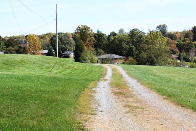 65 Highfield Road Rocky Mount, VA 24151 - Photo 32 of 37 Private Driveway