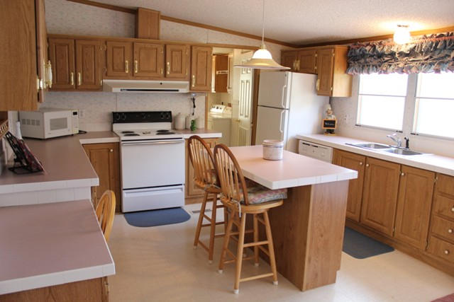 65 Highfield Road Rocky Mount, VA 24151 - Photo 8 of 37 Kitchen with Island