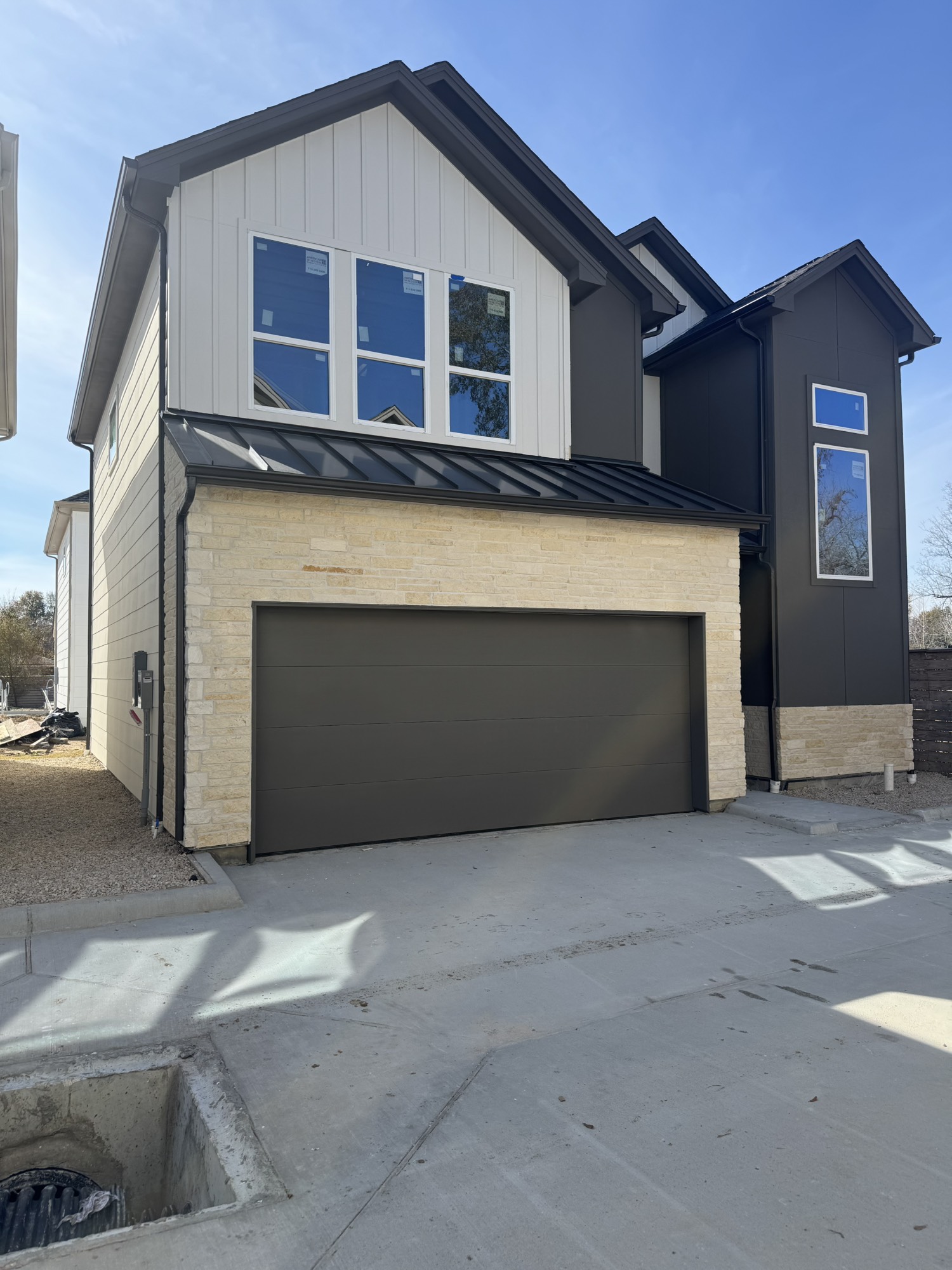 6543 Sealey Street Houston, TX 77091 - Photo 2 of 6 a front view of a house with garage