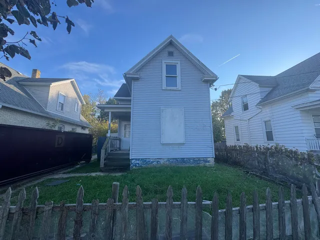 $59,900 | 2415 Prospect Street, Racine, WI 53404