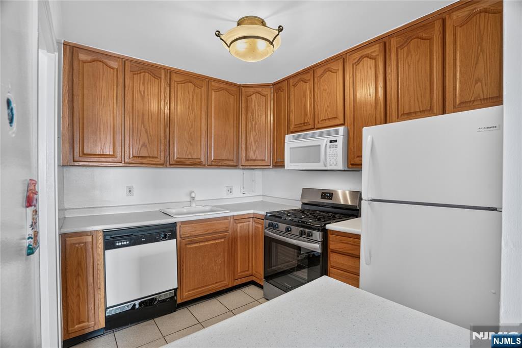 6 Horizon Road, Unit 602 Fort Lee, NJ 07024 - Photo 24 of 35