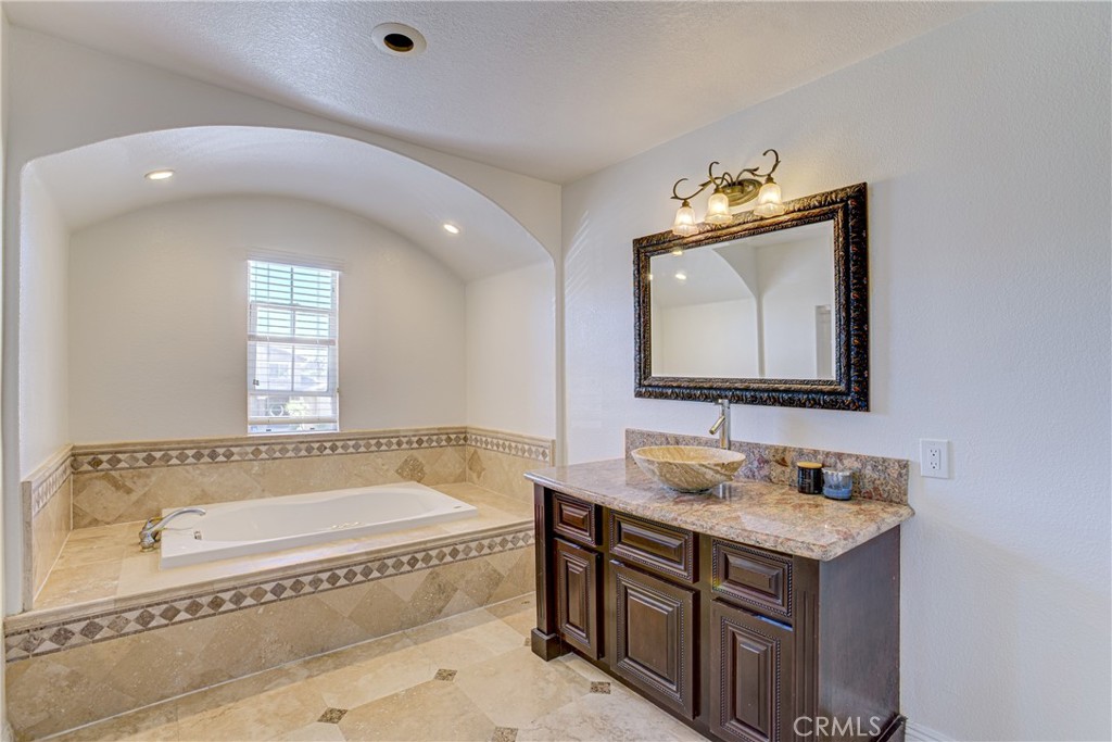 8034 Palm View Lane Riverside, CA 92508 - Photo 22 of 37 junior master bathroom