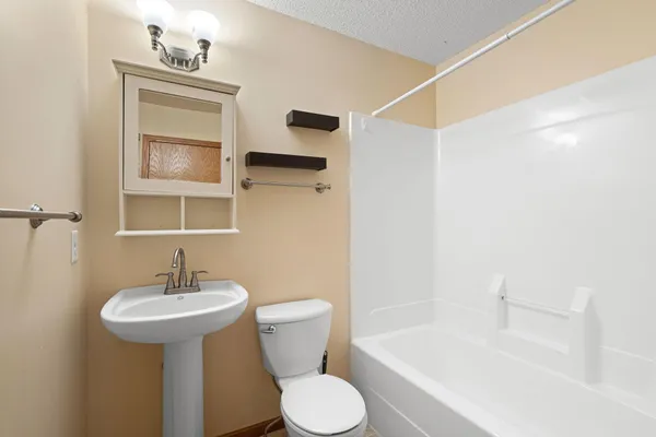 $380,000 | 27765 Woodland Drive, Chisago City, MN 55013