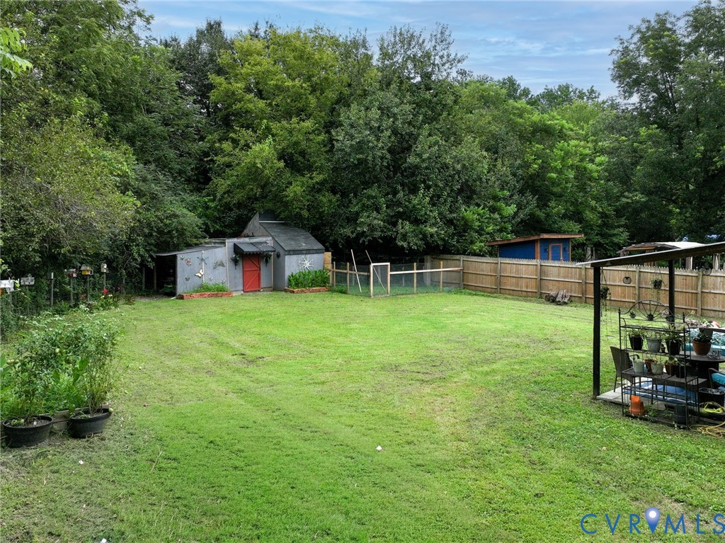 Large fenced backyard, detached shed + Chicken coo