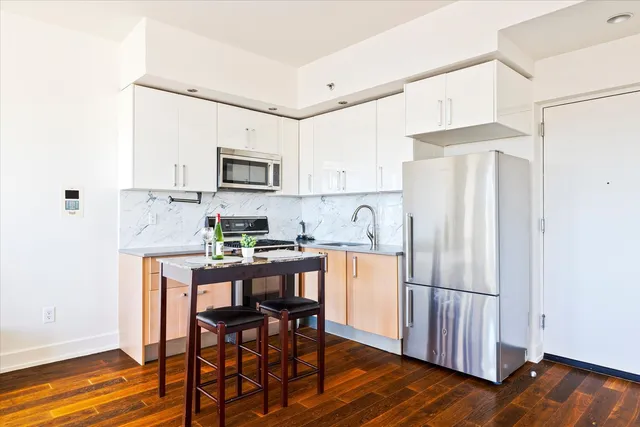 $675,000 | 100 Maspeth Avenue, Unit 6L | East Williamsburg