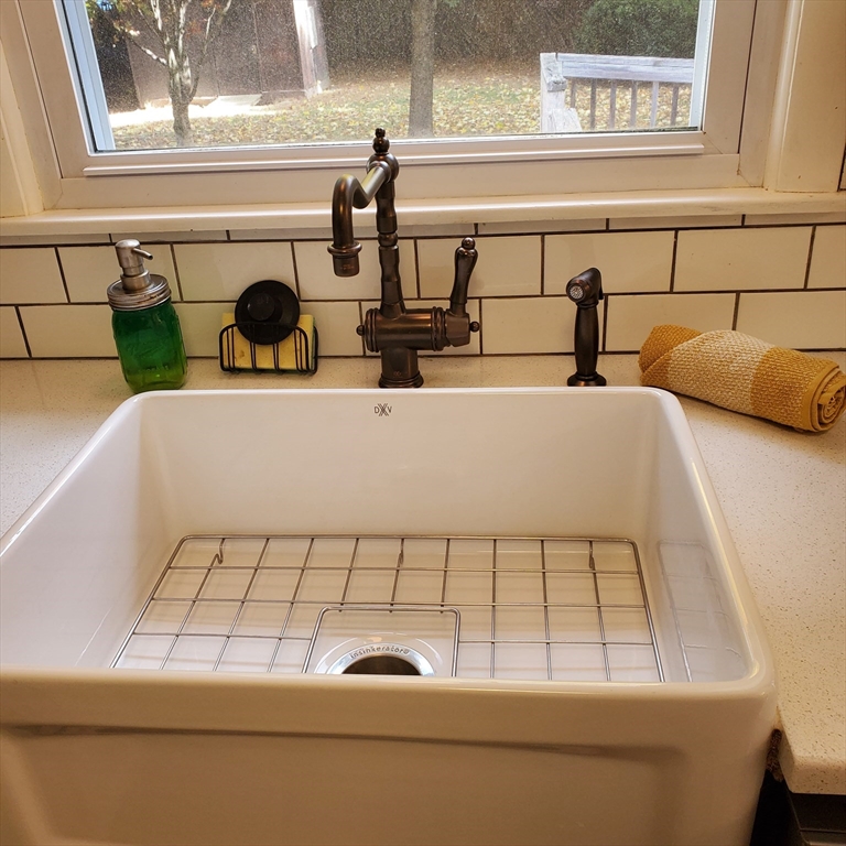 111 Rhinebeck Avenue Springfield, MA 01129 - Photo 8 of 22 Gallery Image 8