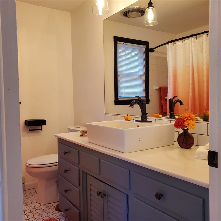 111 Rhinebeck Avenue Springfield, MA 01129 - Photo 10 of 22 Gallery Image 10