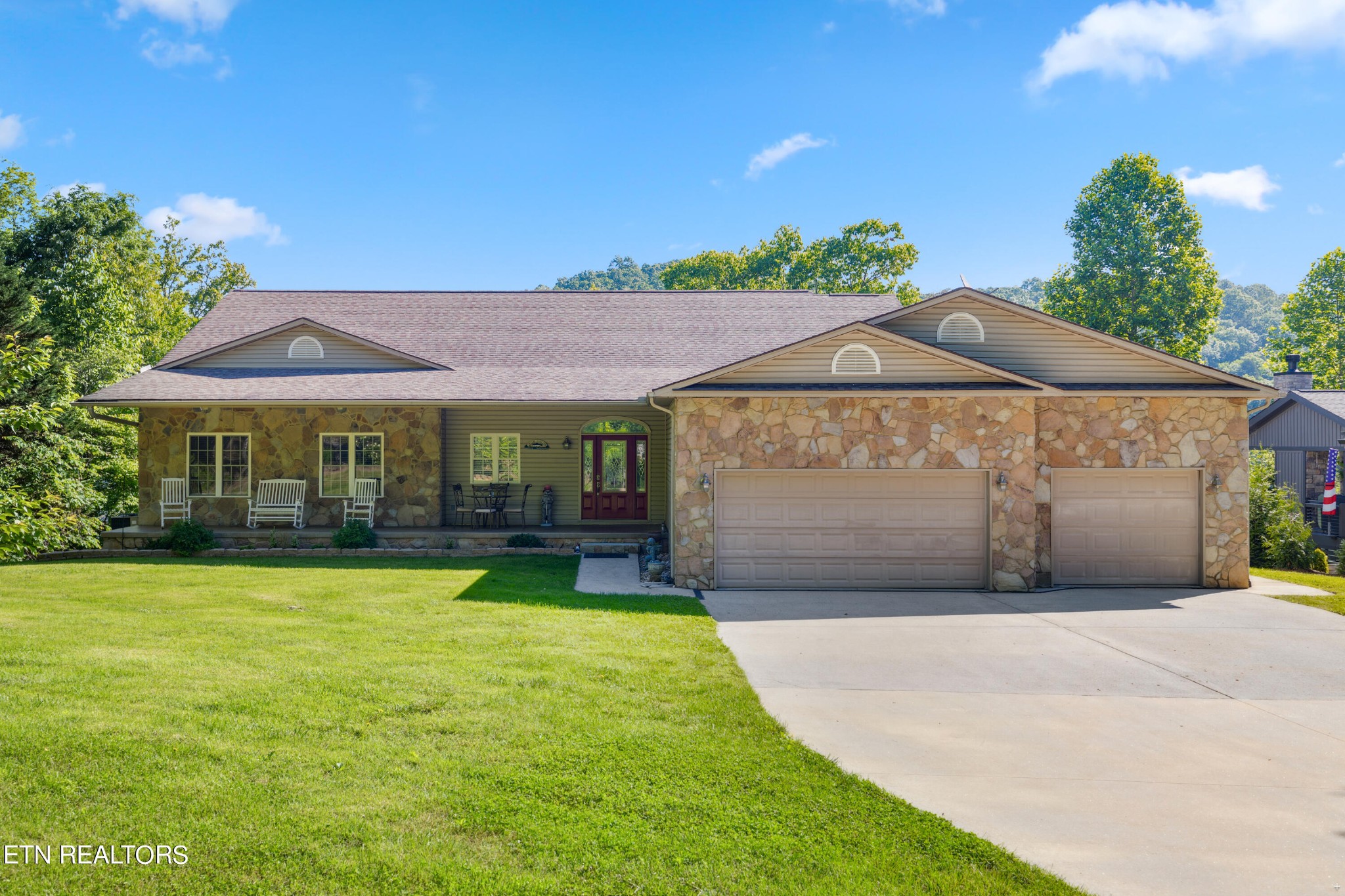 573 East Norris Point Road La Follette, TN 37766 - Photo 1 of 59 Gallery Image 1